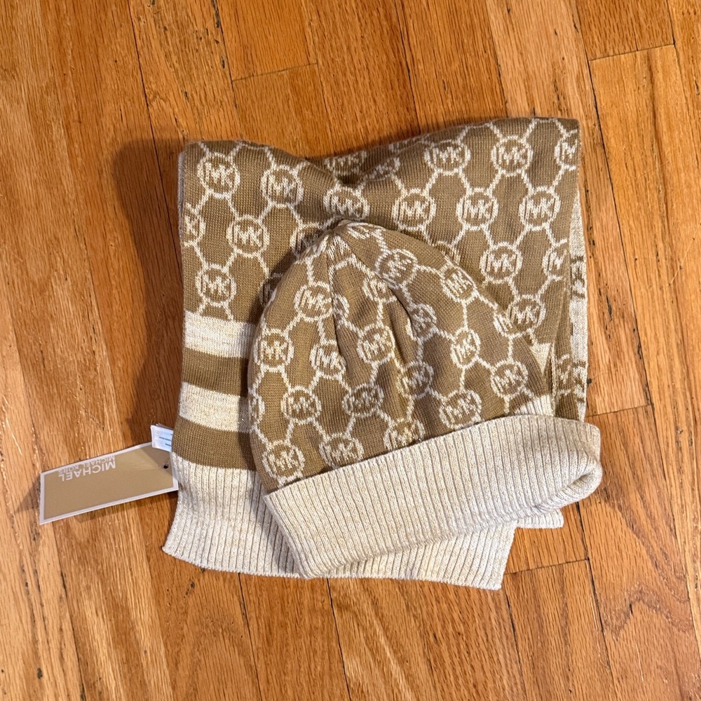 NEW Michael Kors Hat & Scarf Set